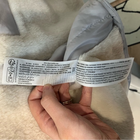 Hollister All-Weather Faux Fur-Lined Jacket - Stained - Gray / White - Women’s L - Picture 9 of 9